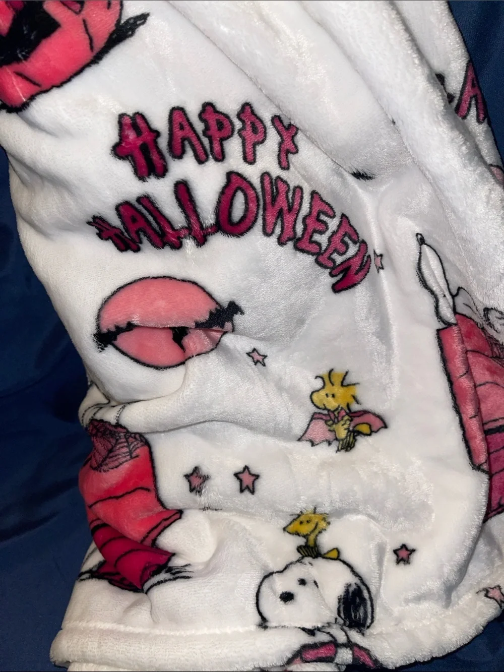 Peanuts White & Pink Halloween Snoopy Fleece Blanket
